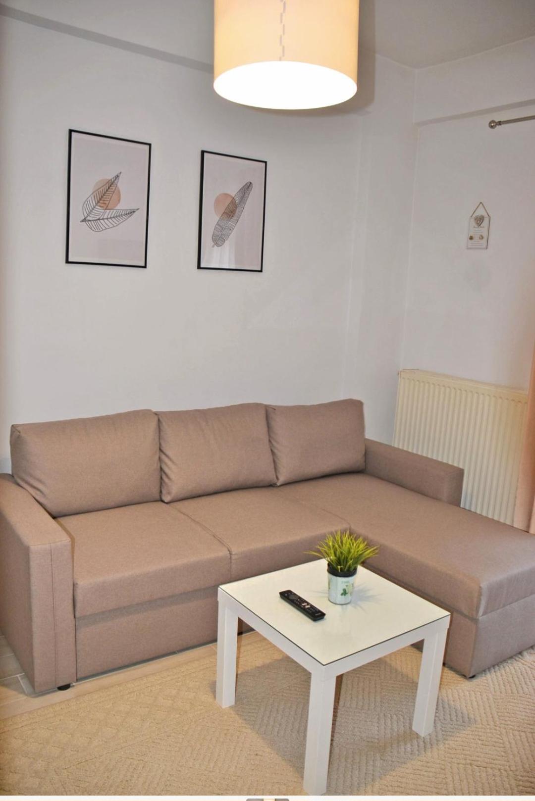 Center River Apartment *